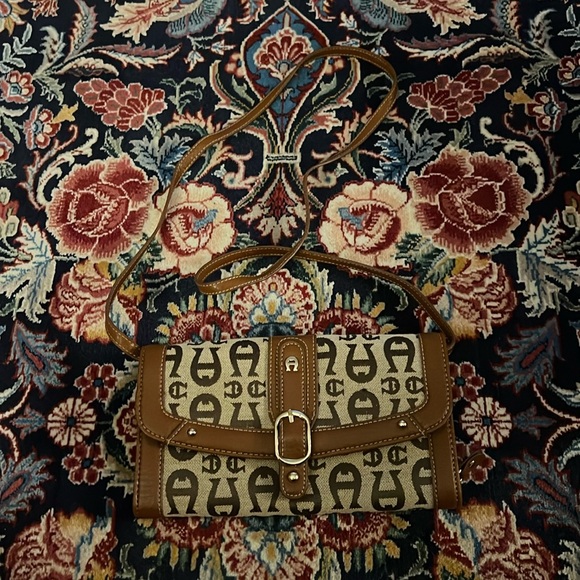 Etienne Aigner Crossbody Purse with Multiple Pockets - Picture 1 of 5